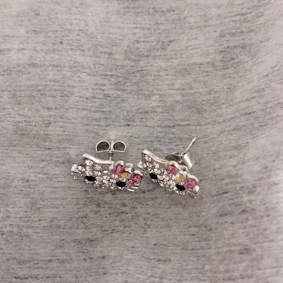 Hello Kitty Earrings - Picture 2 of 2